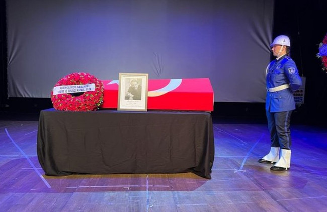 Civan Canova'ya veda! Oyuncu dostu gözyaşlarına boğuldu - Resim : 1