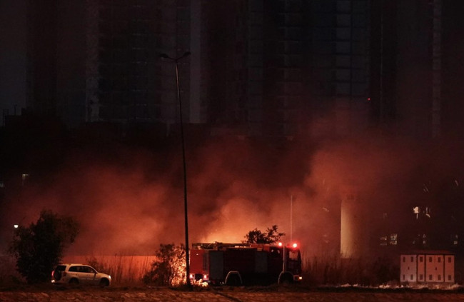 Savunma sistemi engelleyemedi! ABD'nin Bağdat Büyükelçiliğine saldırı - Resim : 1