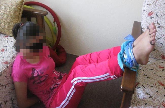 Kargocudan 'pes' dedirten hareket! İş bulamayan kadınlara para verip, falakaya yatırmış - Resim : 2