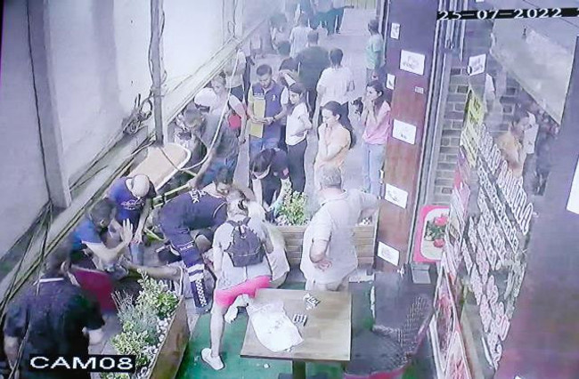 Boğazından bıçaklanan genç kanlar içinde yardım istedi: "Ölmek istemiyorum abla, kurtar beni" - Resim : 4