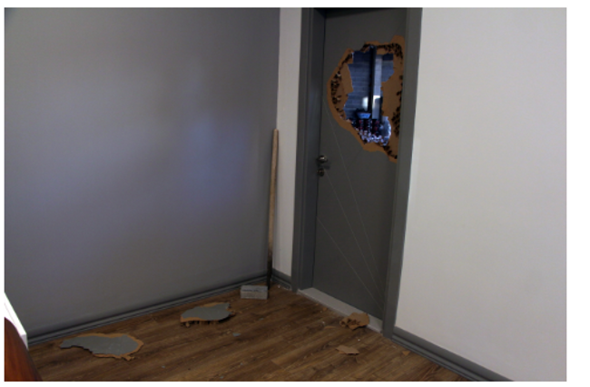 AK Partili Ömer Çelik'in seçim bürosuna bıçaklı saldırı! - Resim : 1