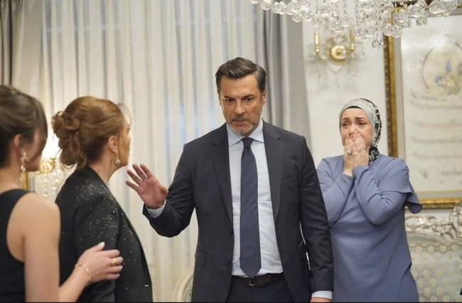 Kızılcık Şerbeti'nde yaprak dökümü: Ünlü isimler neden diziye veda etti? - Resim : 1