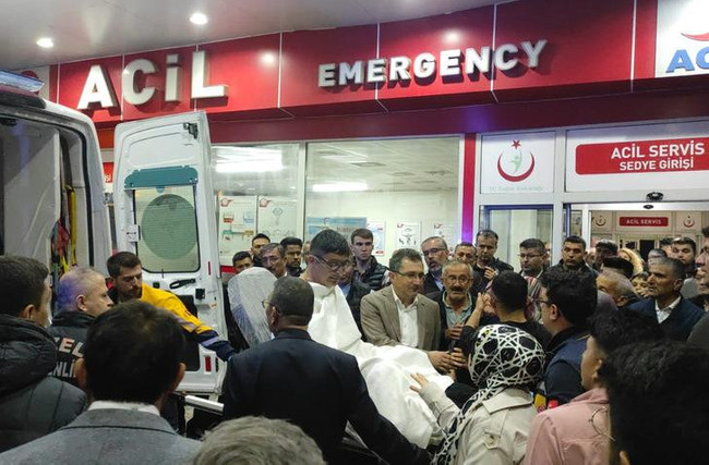 İlçeyi karıştıran olay: Başkanın çalışanı bıçaklandı! CHP’li adayın eşi gözaltında… - Resim : 1