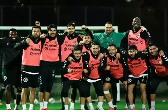 Süper Lig'in efsane kulübü Akhisarspor batıyor! "Maçlara çıkmama kararı aldık" - Resim : 1