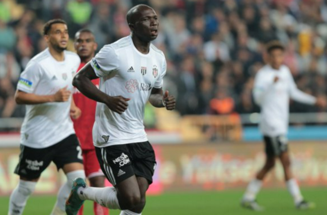 Beşiktaş Antalyaspor'u devirdi, zirve takibini sürdürdü - Resim : 1