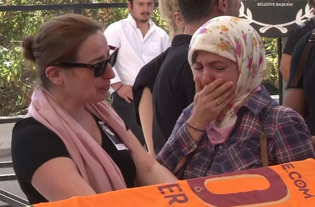 Usta oyuncu Ünal Silver son yolculuğuna uğurlandı! - Resim : 1