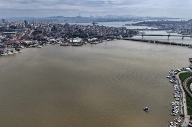 İstanbul'da tedirgin eden görüntü: Boğaz'ın rengi değişti! - Resim : 2
