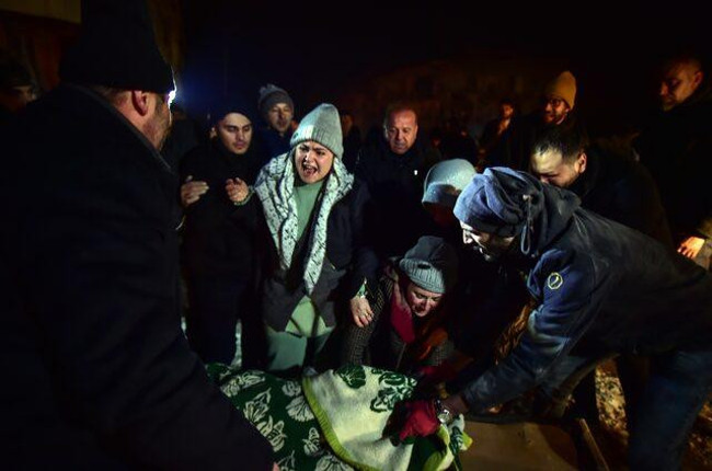 Kahramanmaraş'tan saatler sonra kahreden haber! Yüzünü açıp son kez öptüler... - Resim : 2