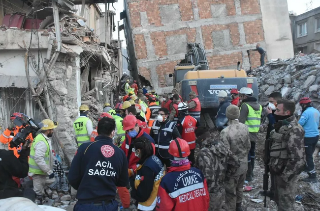 Hatay'daki Uğur apartmanında yeni mucize umudu - Resim : 1