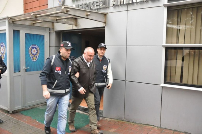 İki gazeteciye 'nitelikli yağma ve şantaj'dan tutuklama - Resim : 1