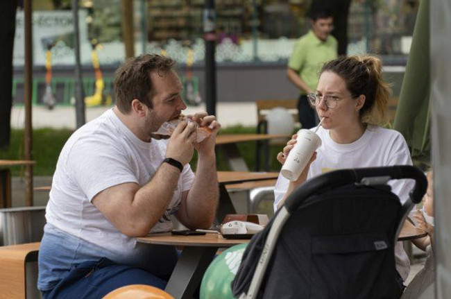 Savaş nedeniyle faaliyetlerini durdurmuştu! McDonald’s kapılarını tekrar açtı: İşte yeni ismi... - Resim : 4