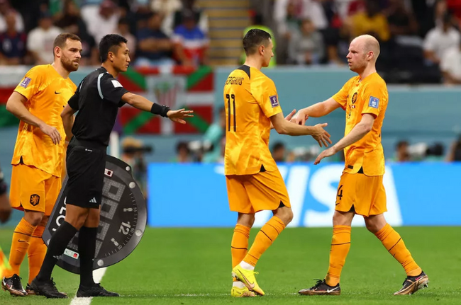 Hollanda Katar'ı 2-0 mağlup etti! Yıldız oyuncu tarihe geçti, ev sahibi puansız bitirdi - Resim : 1