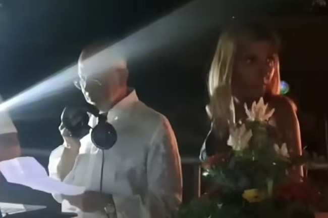 Sosyeteyi sarsan davet: Nişan gecesinde nasıl aldatıldığını anlatarak ayrıldı - Resim : 1