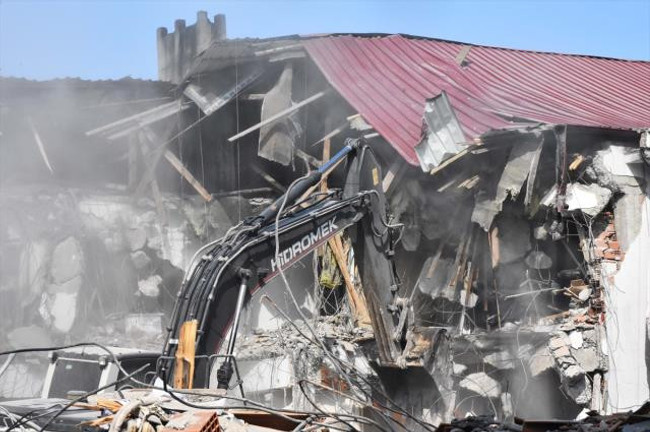 Evrakların kurtarılmadan yıkıldığı iddia edilmişti! Belediye'den açıklama geldi - Resim : 4