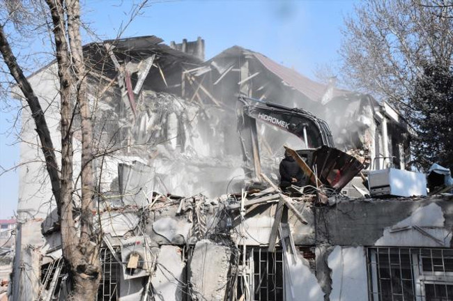 Evrakların kurtarılmadan yıkıldığı iddia edilmişti! Belediye'den açıklama geldi - Resim : 6