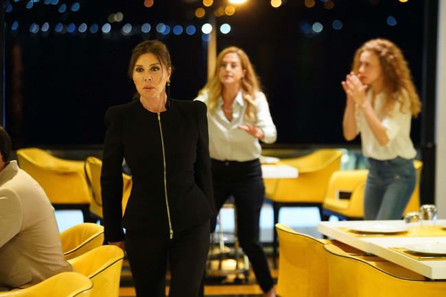 Nükhet Duru ve Nebahat Çehre Menajerimi Ara'da karşı karşıya! - Resim : 1