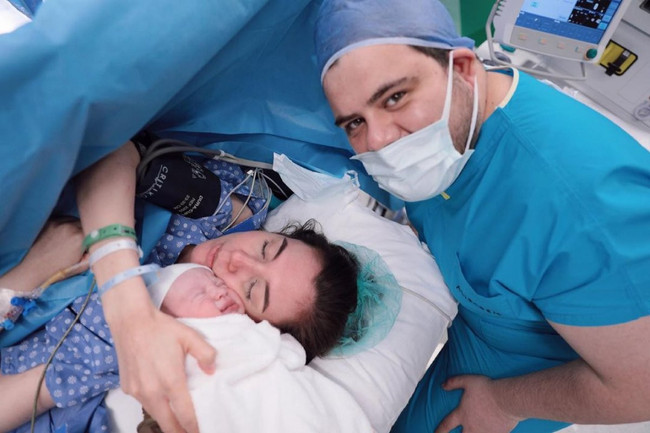 Berfu Yenenler ve Eser Yenenler'in büyük mutluluğu! Mete bebek dünyaya geldi... - Resim : 2