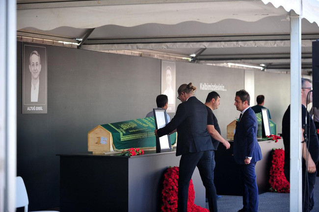 İtalya'da helikopter kazası! Eczacıbaşı çalışanları için Yalova'da tören... Gözyaşları sel oldu - Resim : 10