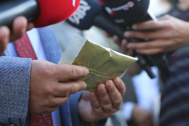 İhraç edilen Tanju Özcan'ın ilk işi o partiye kına yollamak oldu! - Resim : 1