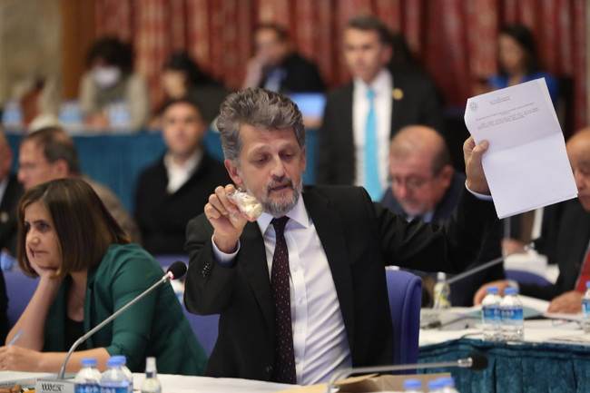 Milli Eğitim Bakanı’ndan, soru soran vekillere çikolata! - Resim : 1