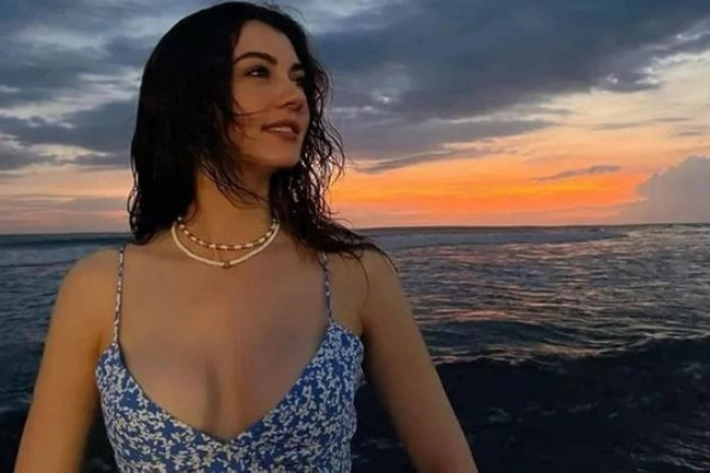 Uzun zamandır ekranlarda yoktu! Burcu Özberk bomba diziyle ekranlara dönüyor - Resim : 1