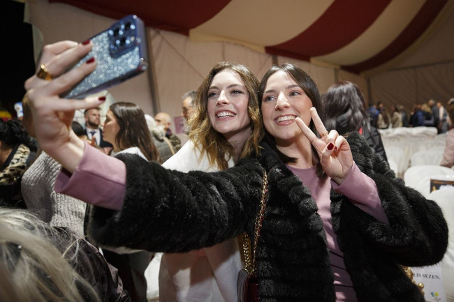 İspanya'dan Cansu Dere ve Melis Sezen'e ödül - Resim : 1