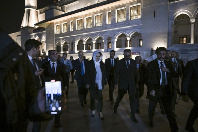 İYİ Parti Genel Başkanı Akşener, depremlerde hayatını kaybedenler için mevlit okuttu - Resim : 2