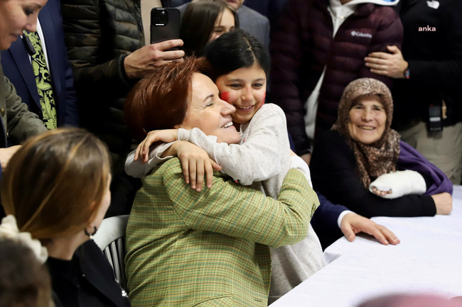 Meral Akşener depremzedeleri ziyaret etti - Resim : 1