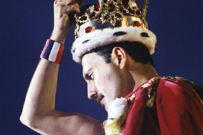 Freddie Mercury'nin 1500 kadar eşyası Londra'da müzayedeye çıkarılıyor - Resim : 1