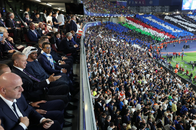 Erdoğan'a FIFA'dan özel forma - Resim : 3