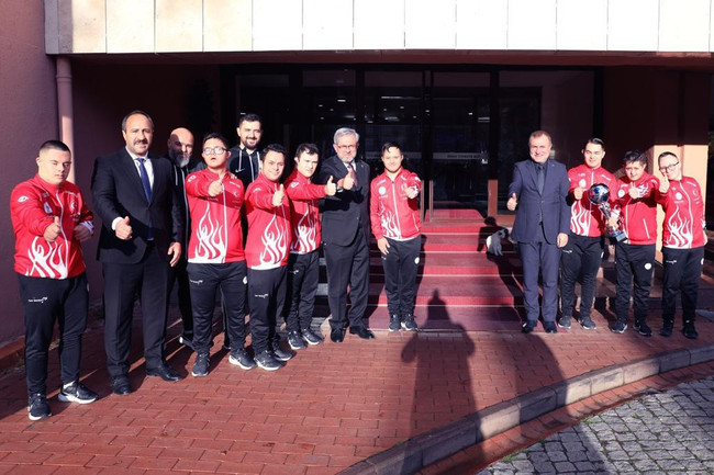 Ankara Üniversitesi'nden özel sporculara destek - Resim : 4