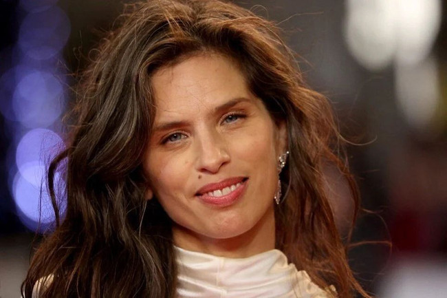 Gazetecinin yüzüne tükürdü! Ünlü yönetmene para cezası… - Resim : 1