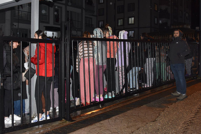 Yine KYK yurdu, yine asansör vakası: Öğrenciler 45 dakika mahsur kaldı - Resim : 2