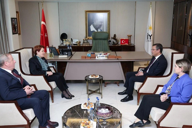 Özgür Özel'den Akşener'e taziye ziyareti - Resim : 1