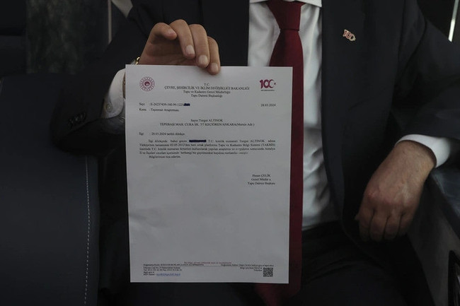 Turgut Altınok'tan flaş çıkış! Antalya'da 600 konutunun olmadığına dair belgeyi gösterdi - Resim : 1