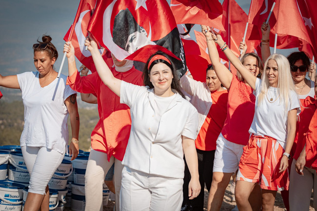 Dünyanın araziye işlenmiş en büyük Türk bayrağı! - Resim : 1