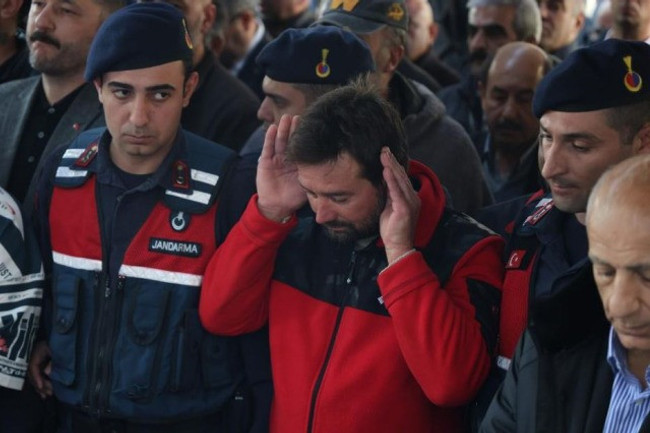 Bakan Tunç'u rahatsız eden görüntü! Televizyondan gördü, telefona sarıldı - Resim : 3