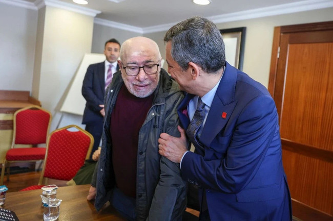 Ekrem İmamoğlu'na destek: Sanatçılar, Saraçhane'deki İBB binasına gittiler - Resim : 2