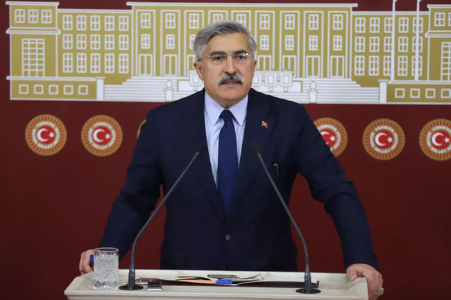 AK Parti'den Özgür Özel’e 'cunta başkanı' tepkisi: Ne siyasettir ne de muhalefet! - Resim : 1
