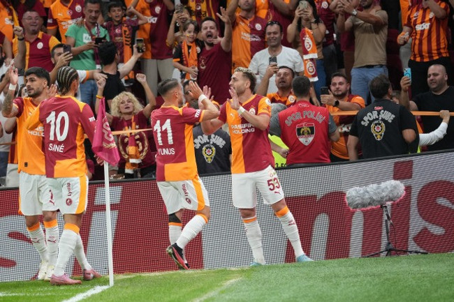 Galatasaray 3 puanı 3 golle aldı! Yıldızlar sahnede... - Resim : 1