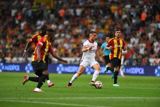 Galatasaray Kayseri’de fırtına gibi: Flaş skorla rahat galibiyet! - Resim : 1