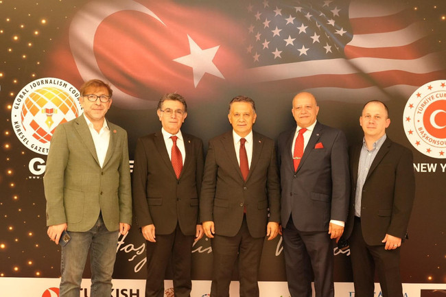 New York’ta anlamlı buluşma! Türk ve Amerikalı gazeteciler dostluk gecesinde bir araya geldi! - Resim : 2