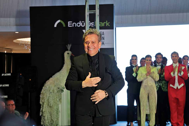 T&uuml;rk moda d&uuml;nyasının duayeni Muzaffer &Ccedil;aha hayatını kaybetti - Resim : 1