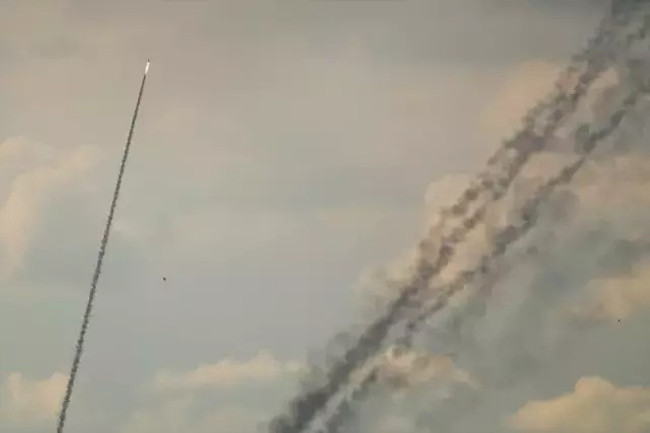 İran Hürmüz Boğazı'nı 'resmen kapattığını' açıkladı: "Geçmeye çalışanı yakarız..." - Resim : 5