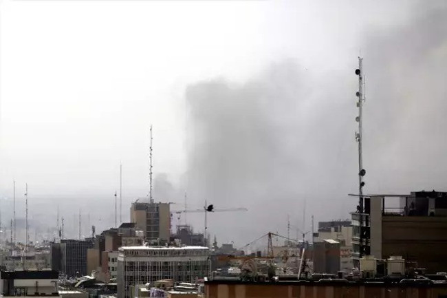 İran Hürmüz Boğazı'nı 'resmen kapattığını' açıkladı: "Geçmeye çalışanı yakarız..." - Resim : 2