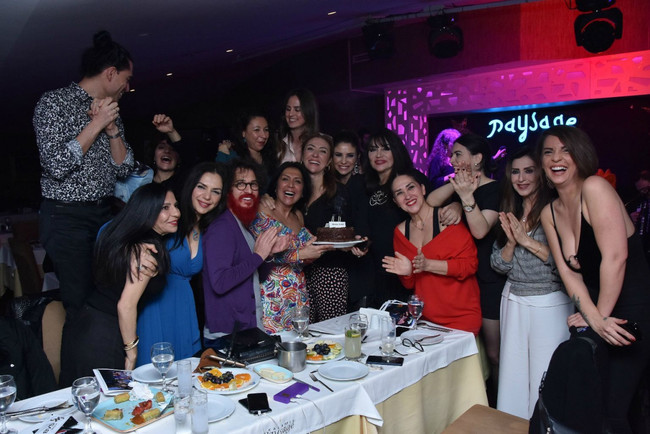 Asuman Dabak yeni yaşını dostlarıyla kutladı - Resim : 1