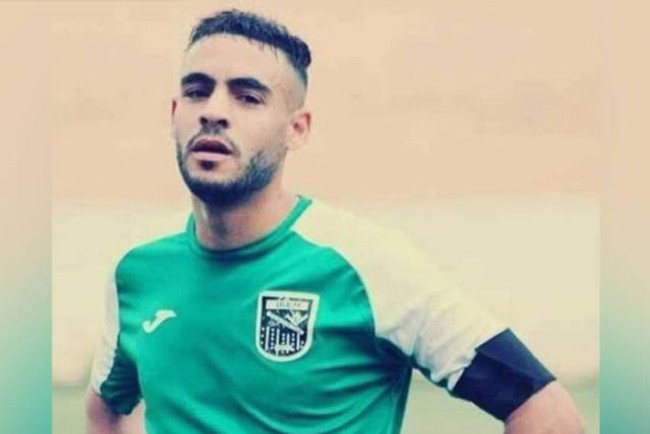 Cezayirli futbolcu maç sırasında hayatını kaybetti! - Resim : 1