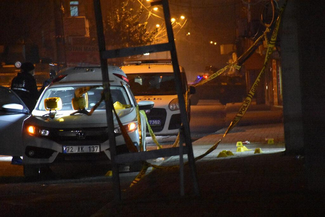 Batman'da acı olay! Hırsızlık şüphelilerini yakalamak isteyen ekibe ateş açıldı: 1 şehit - Resim : 1