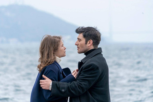 Camdaki Kız'dan bomba fragman! Nalan'ın Hayri'ye aşkı ortaya mı çıkıyor? - Resim : 4