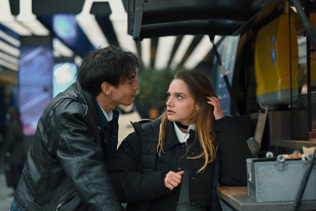 Ünlü oyuncular Netflix'in yeni dizisinde buluştu! Merakla beklenen fragman yayınlandı - Resim : 1